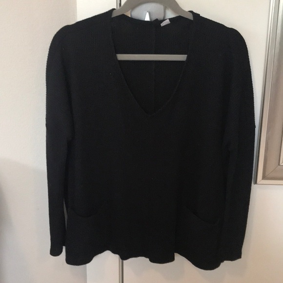 URBAN OUTFITTERS Black Sweater w Pockets - Picture 2 of 7